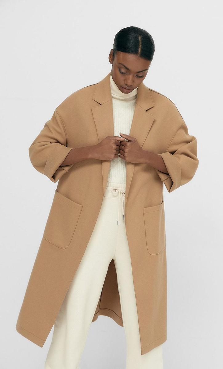 Abrigo de cuello y solapa con manga larga y bolsillos delanteros.  Antes su precio era de 39,99 €  y ahora es 19,99 €