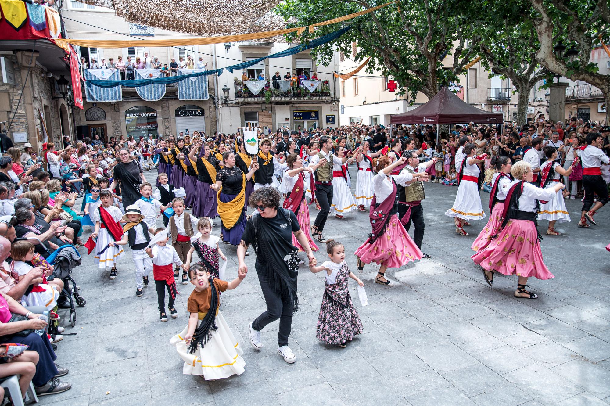 Troba't a les fotos del multitudinari ball de gitanes de Sant Vicenç