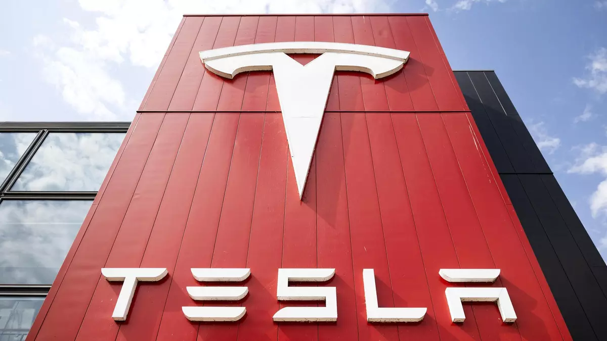 Tesla cae más de un 6% en bolsa tras el anuncio de Elon Musk de un nuevo partido político en EEUU
