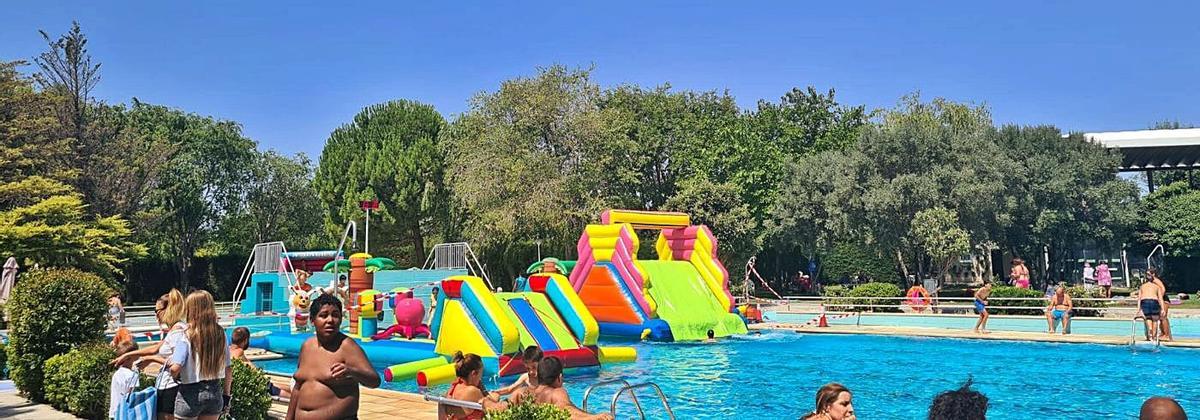 Las piscinas municipales acogieron diferentes actividades acuáticas. | SERVICIO ESPECIAL