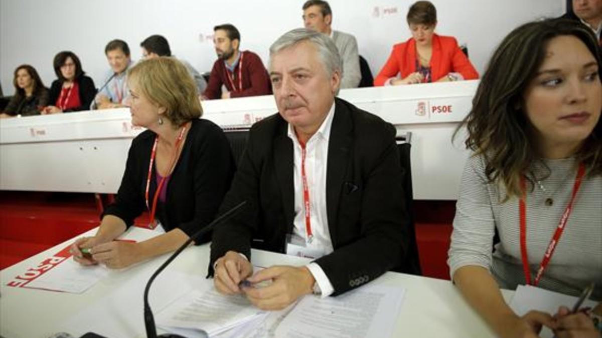 Carmen Madrid, Pepe Blanco -nuevo presidente de la Mesa del Comité Federal- y Mariola López.