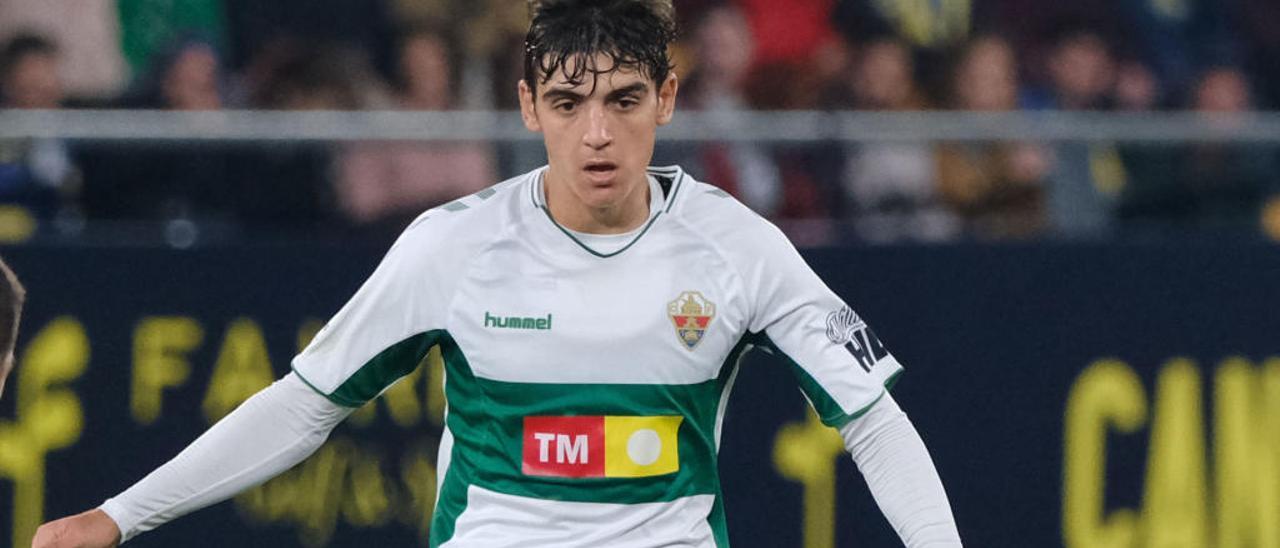 Gonzalo Villar, durante un encuentro con el Elche.