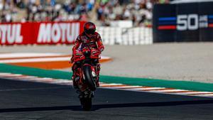 Pecco celebra su segundo título de campeón del mundo, el primero en MotoGP