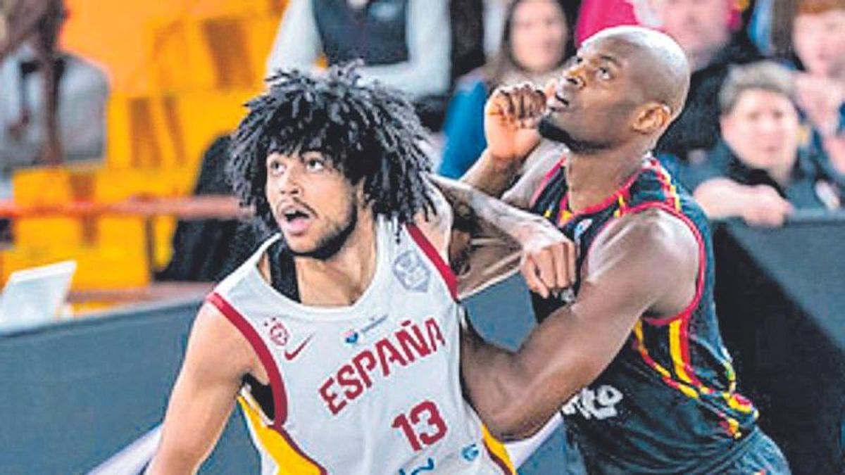 El murciano Izan Almansa durante el partido de España ante Bélgica.