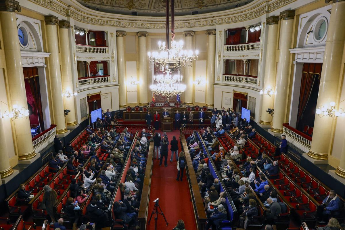 Un grupo de ciudadanos visita la Cámara Alta en la primera de las Jornadas de Puertas Abiertas del Senado