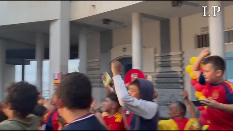 Vídeo: Los aficionados se animan en el descanso de la final del Mundial