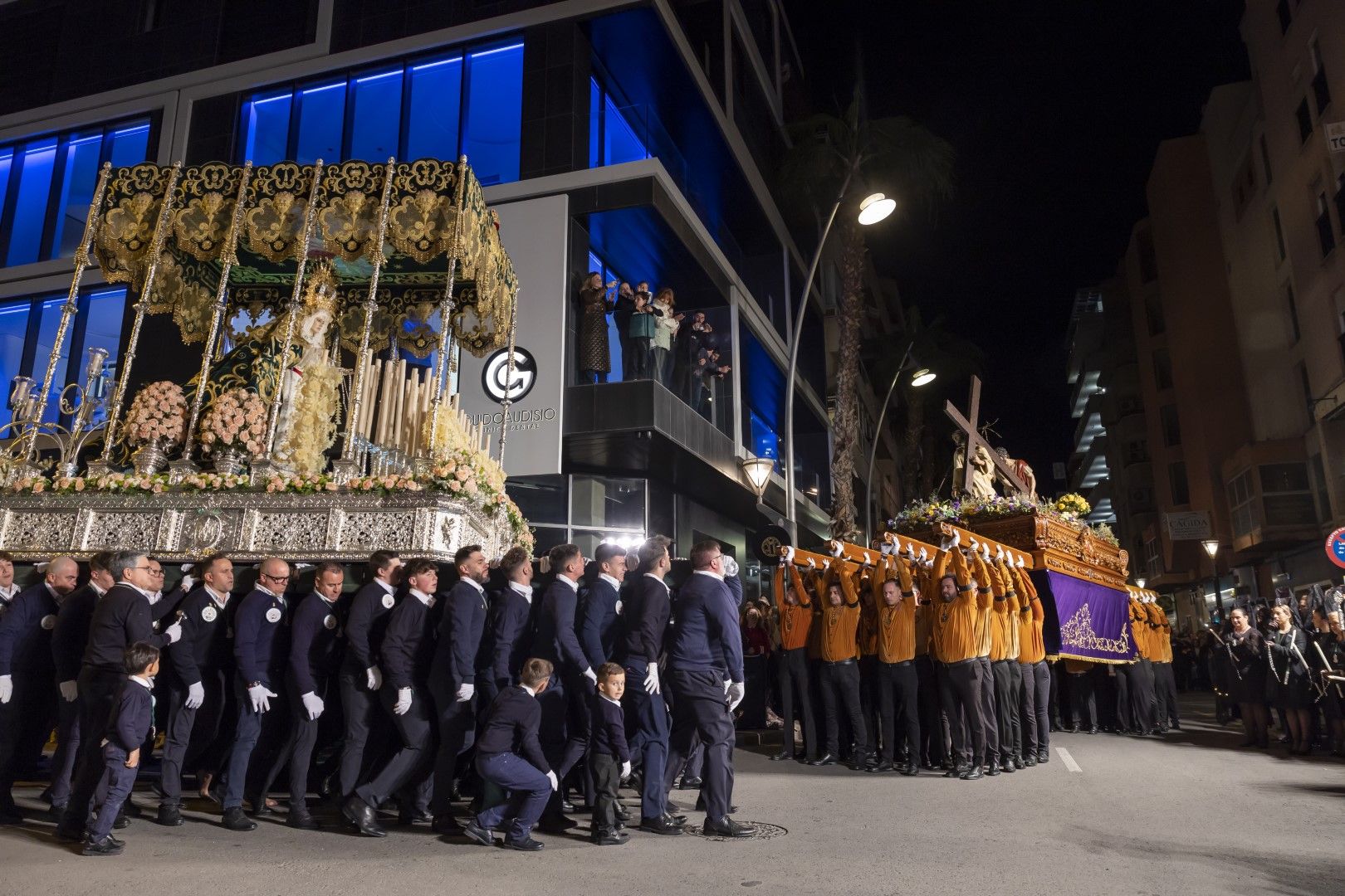 Encuentro de la Vía Dolorosa en Torrevieja del Miércoles Santo con la presencia del obispo José Ignacio Munilla