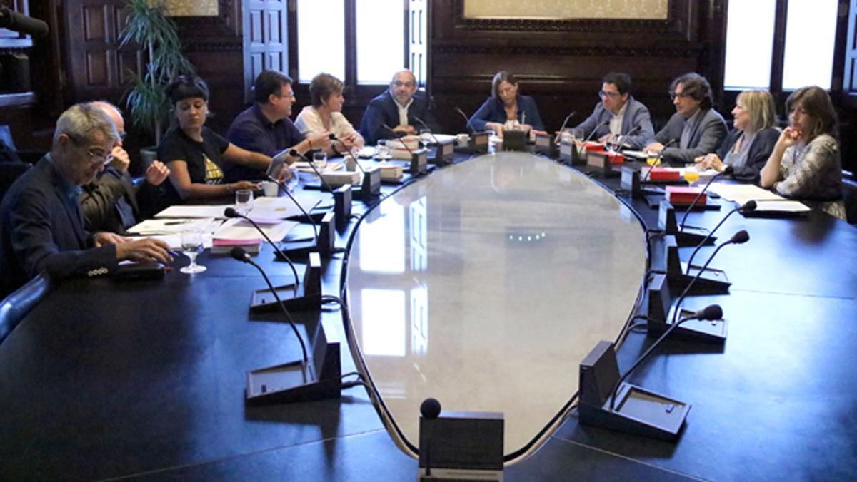 La decisió de la majoria sobiranista ha fet enfadar una vegada més els representants del PSC i de Ciutadans a la Mesa.