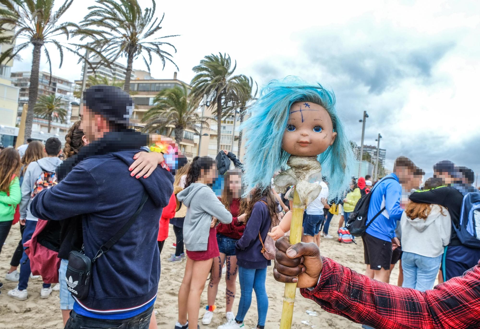 Así eran los Botellones el día de Santa Faz en la Playa de San Juan antes de las restricciones de seguridad