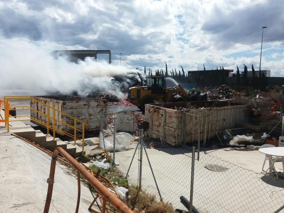 Incendio en una empresa de reciclaje en Picassent