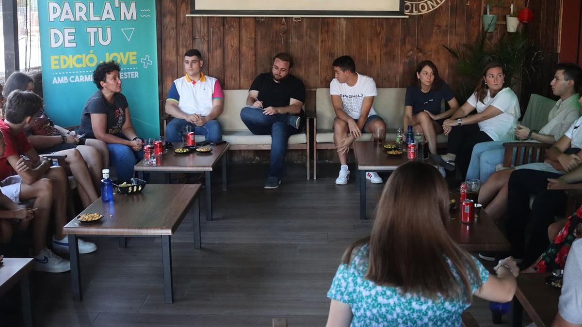 Ballester atiende las peticiones de los jóvenes ondenses en una nueva edición de ‘Parla’m de tu’