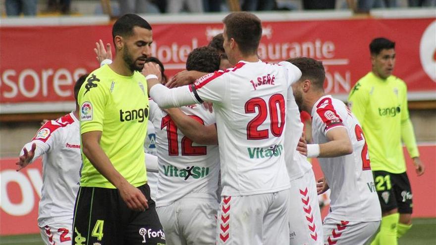 Derrota del Córdoba ante un rival directo, la Cultural Leonesa (2-1)