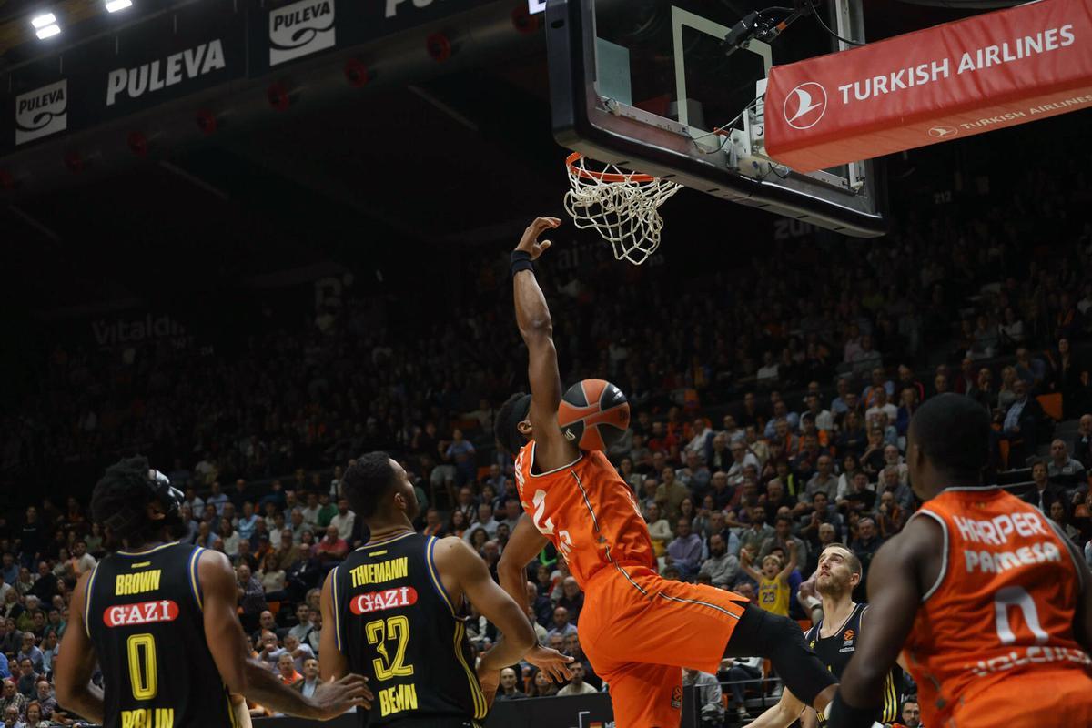 El mate de Davies en los instantes finales levantó la Fonteta