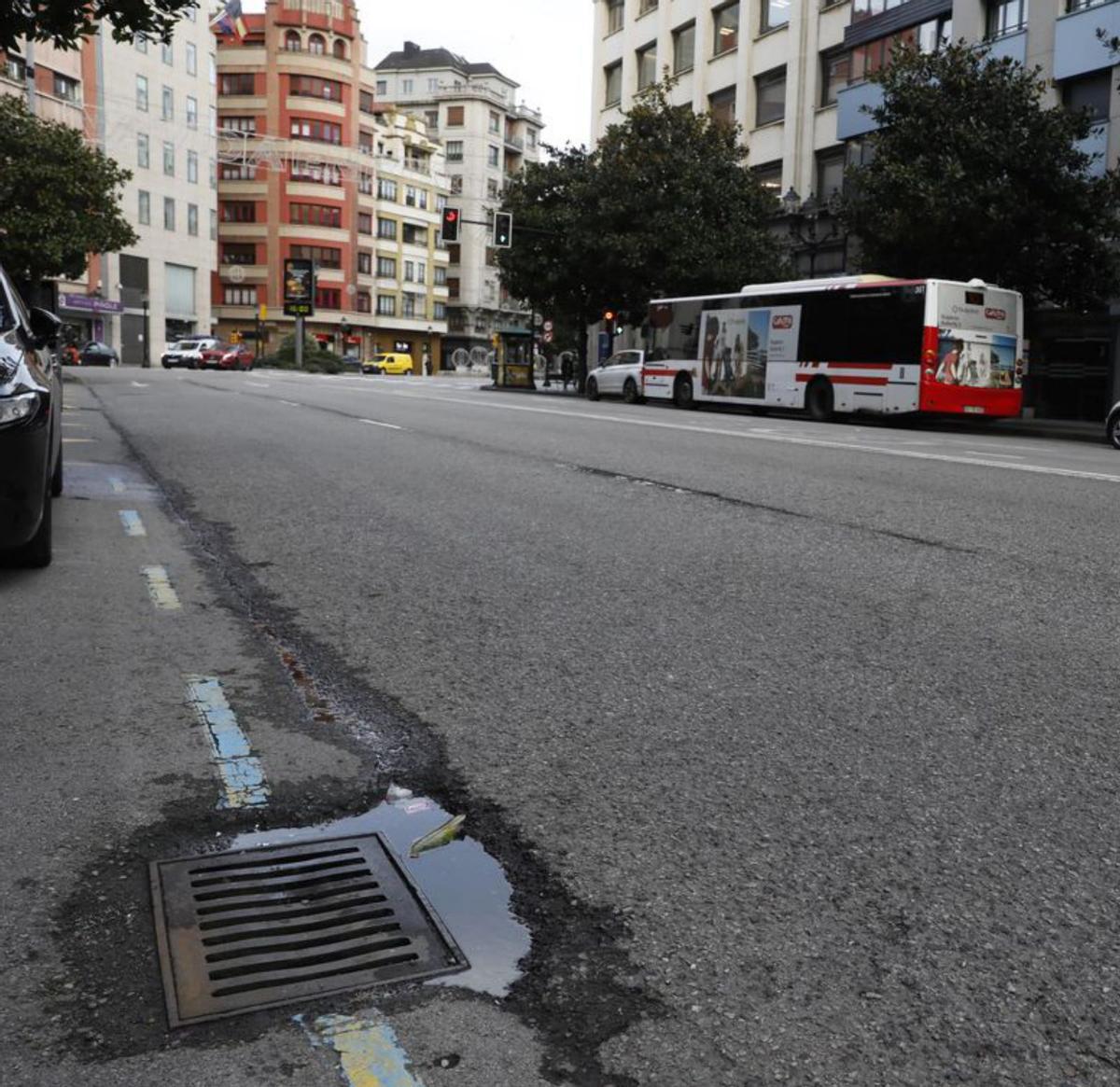 Hundimientos en el pavimento provocan obras en el entorno del barrio del Carmen