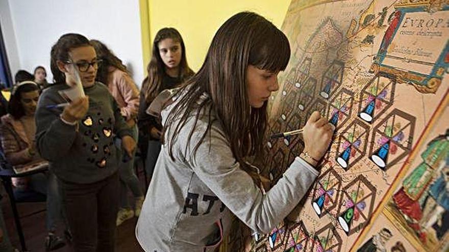 Los estudiantes del colegio Medalla Milagrosa, durante una de las pruebas.