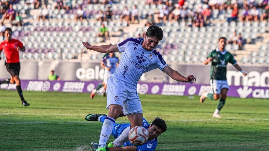 El Cacereño vuelve a pagar caro una roja y cae en Jaén (3-0)