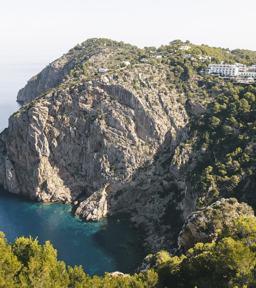 Hacienda Na Xamena: inolvidables vacaciones en Ibiza sobre los acantilados más impresionantes de la isla