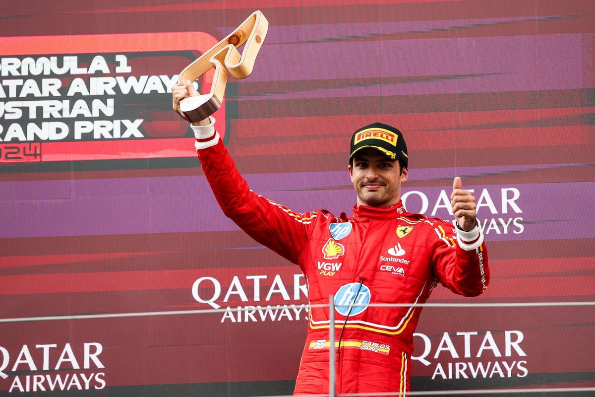 SAINZ Carlos (spa), Scuderia Ferrari SF-24, portrait podium trophy during the Formula 1 Qatar Airways Austrian Grand Prix 2024, 11th round of the 2024 Formula One World Championship from June 28 to 30, 2024 on the Red Bull Ring, in Spielberg, Austria - Photo Xavi Bonilla / DPPI AFP7 30/06/2024 ONLY FOR USE IN SPAIN. Xavi Bonilla / DPPI / AFP7 / Europa Press;2024;AUSTRIA;AUTRICHE;f1;formula 1;Motorsport;F1 - AUSTRIAN GRAND PRIX 2024
