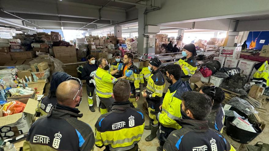 Los bomberos canarios en Valencia se suman a las labores de búsqueda de personas desaparecidas