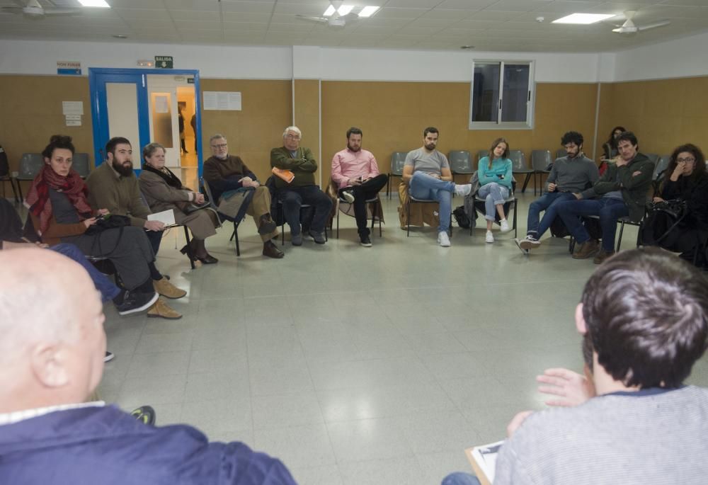 Debate en el centro cívico de Monte Alto