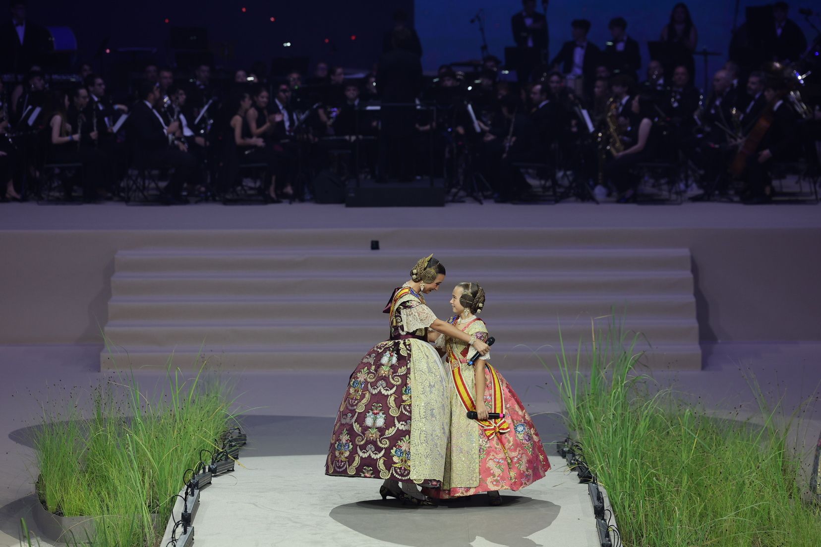 Berta Peiró y Lucía García dicen adiós a su año como falleras mayores de València 2025
