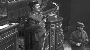 Pistola en mà al Congrés