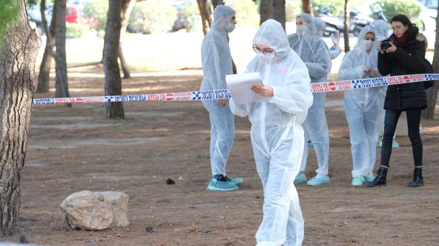 Los alumnos de Criminología de la Universidad de Alicante recrean escenas de asesinatos