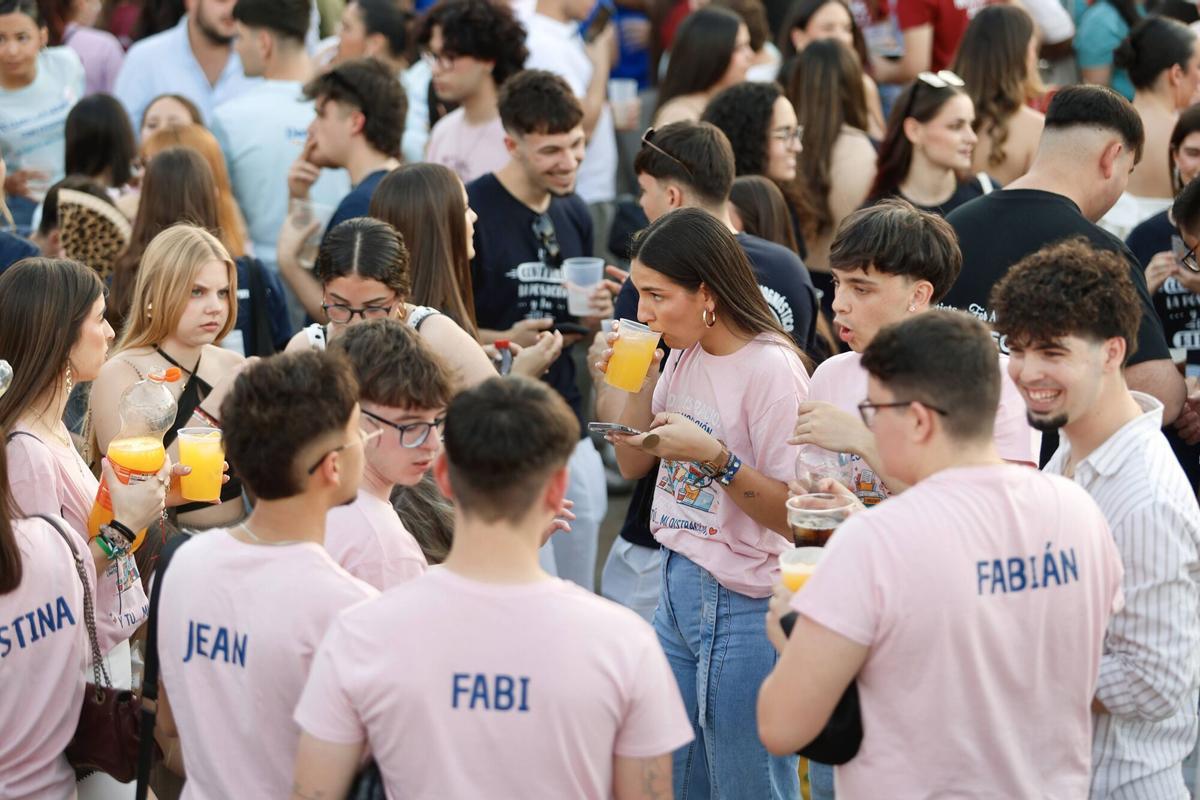 El botellón vuelve a tomar el Balcón del Guadalquivir en Córdoba el miércoles de Feria