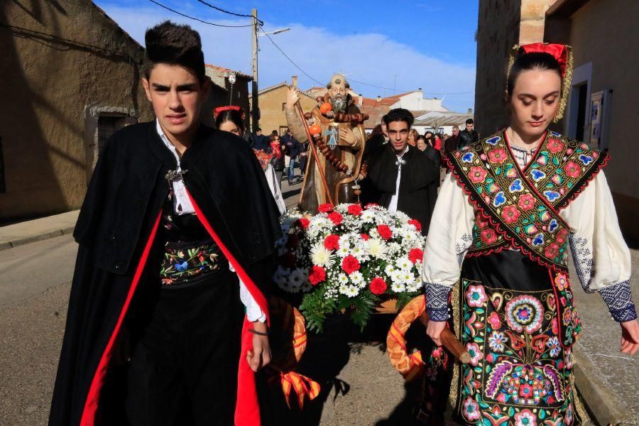 Monfarracinos celebra San Antón