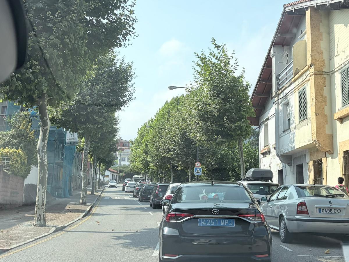 Atasco en la subida al Naranco, la tarde del eclipse.