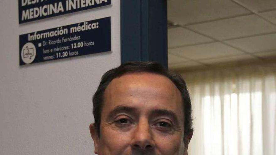 Ricardo Fernández, jefe de Medicina Interna del CHUO.  // Iñaki Osorio