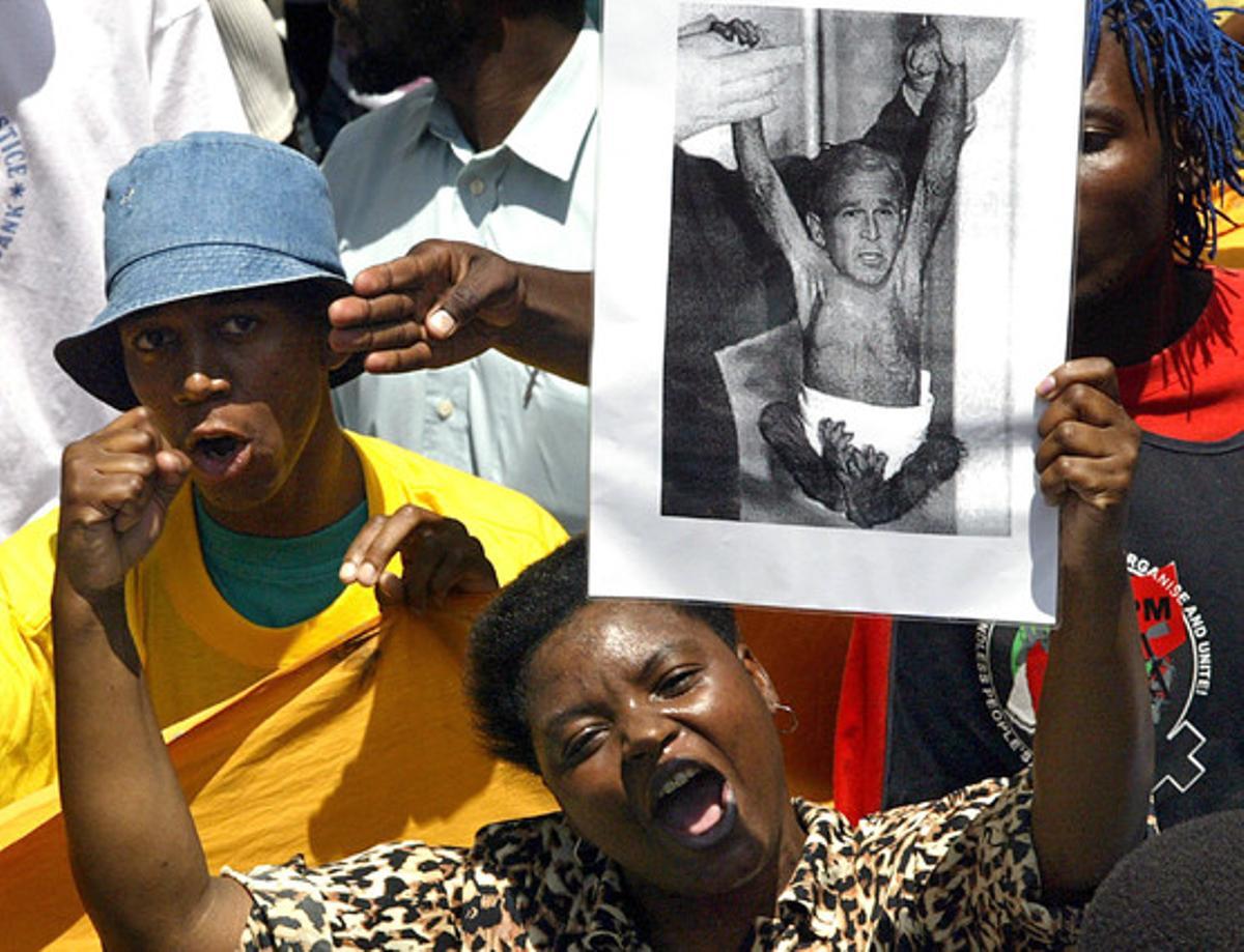 La protesta contra un conflicto militar en Irak congregó a cerca de 5.000 personas en las calles de Johanesburgo (Suráfrica). Los manifestantes demostraron también su acuerdo con la posición antibelicista adoptada por el Gobierno.