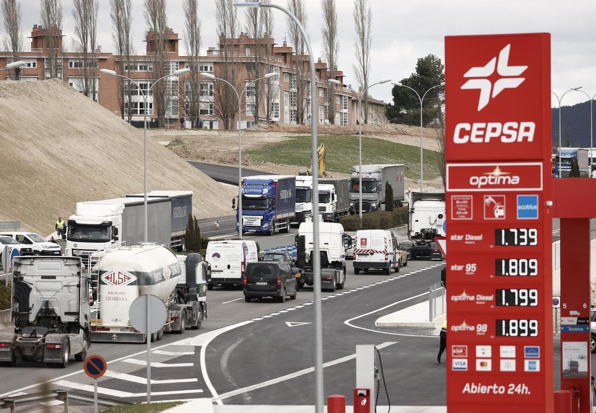 Cientos de camioneros parados en Pamplona.