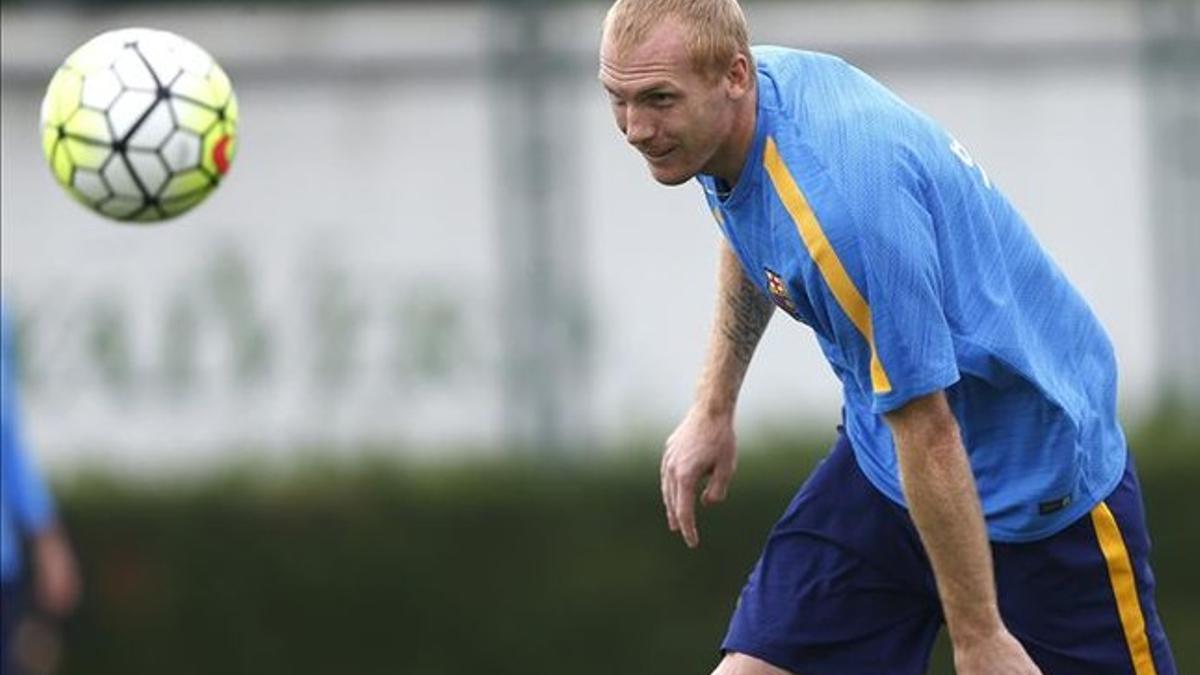 Mathieu, en un entrenamiento con el Barça