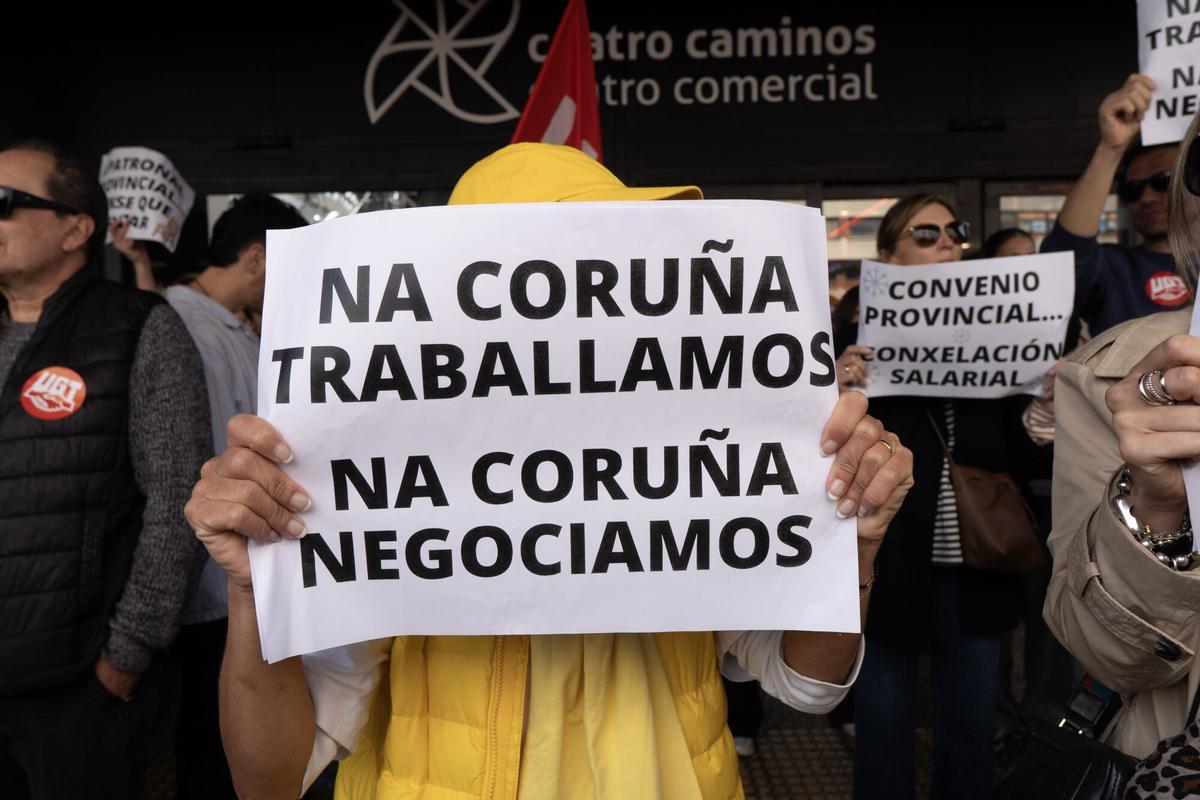 Cientos de personas se han manifestado desde el Centro Comercial Cuatro Caminos