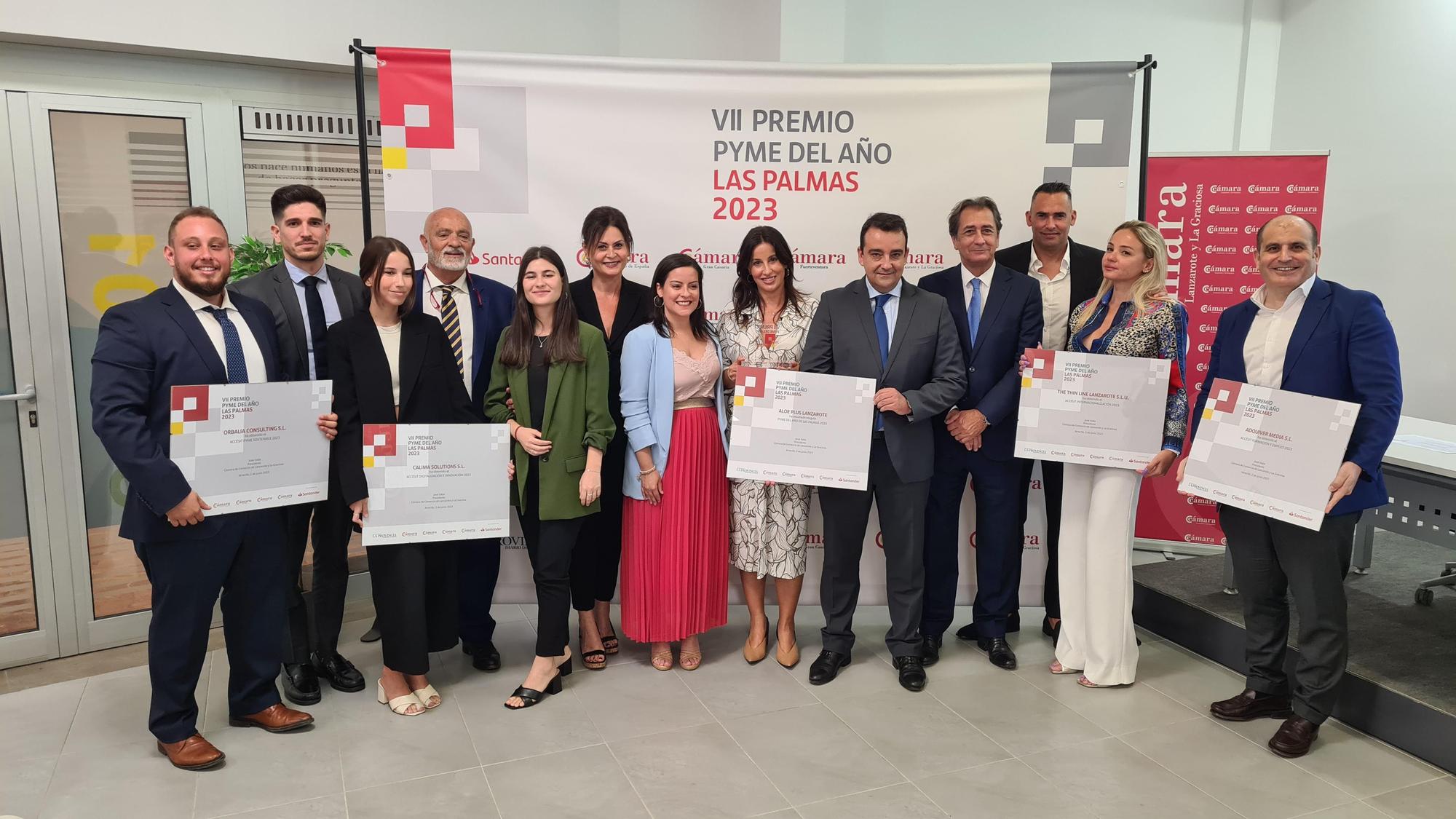 Foto de grupo de los premiados con los premios PYME de las C�maras de Comercio de la provincia de Las Palmas.jpg