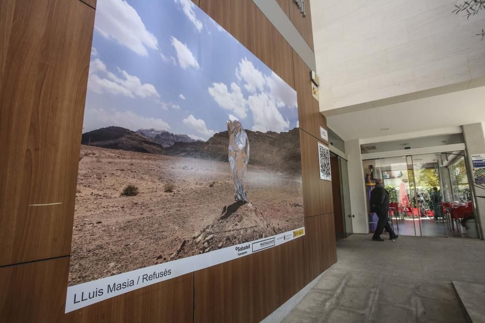 PhotoAlicante bate su récord de intervenciones urbanas y saca a la calle los proyectos de 14 artistas entre Alicante y Sant Joan.