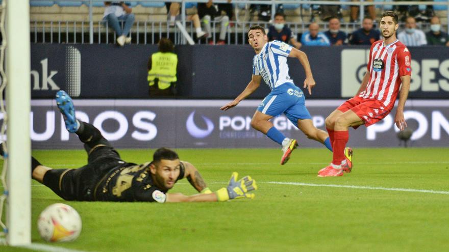 Víctor Gómez, a centímetros de marcar el pasado sábado frente al Lugo en Martiricos.