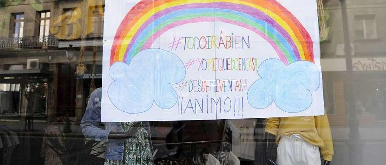 Cartel de ánimo en una tienda cerrada de A Estrada. // Bernabé/Javier Lalín
