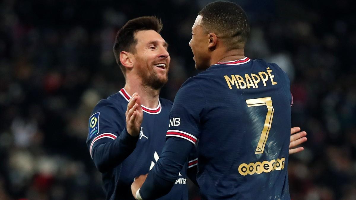Mbappé, celebrando un gol con Messi