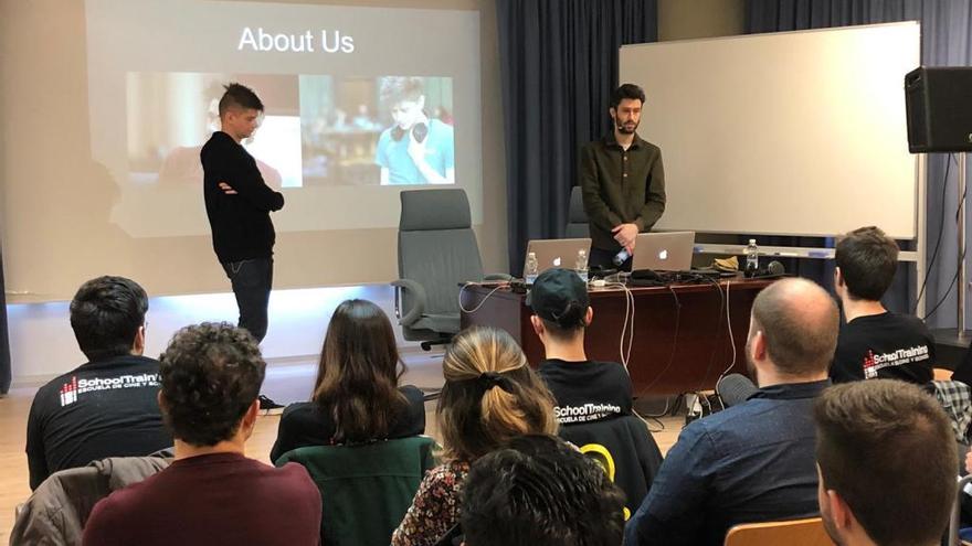 Un momento de la visita de los ingenieros del estudio de Londres.