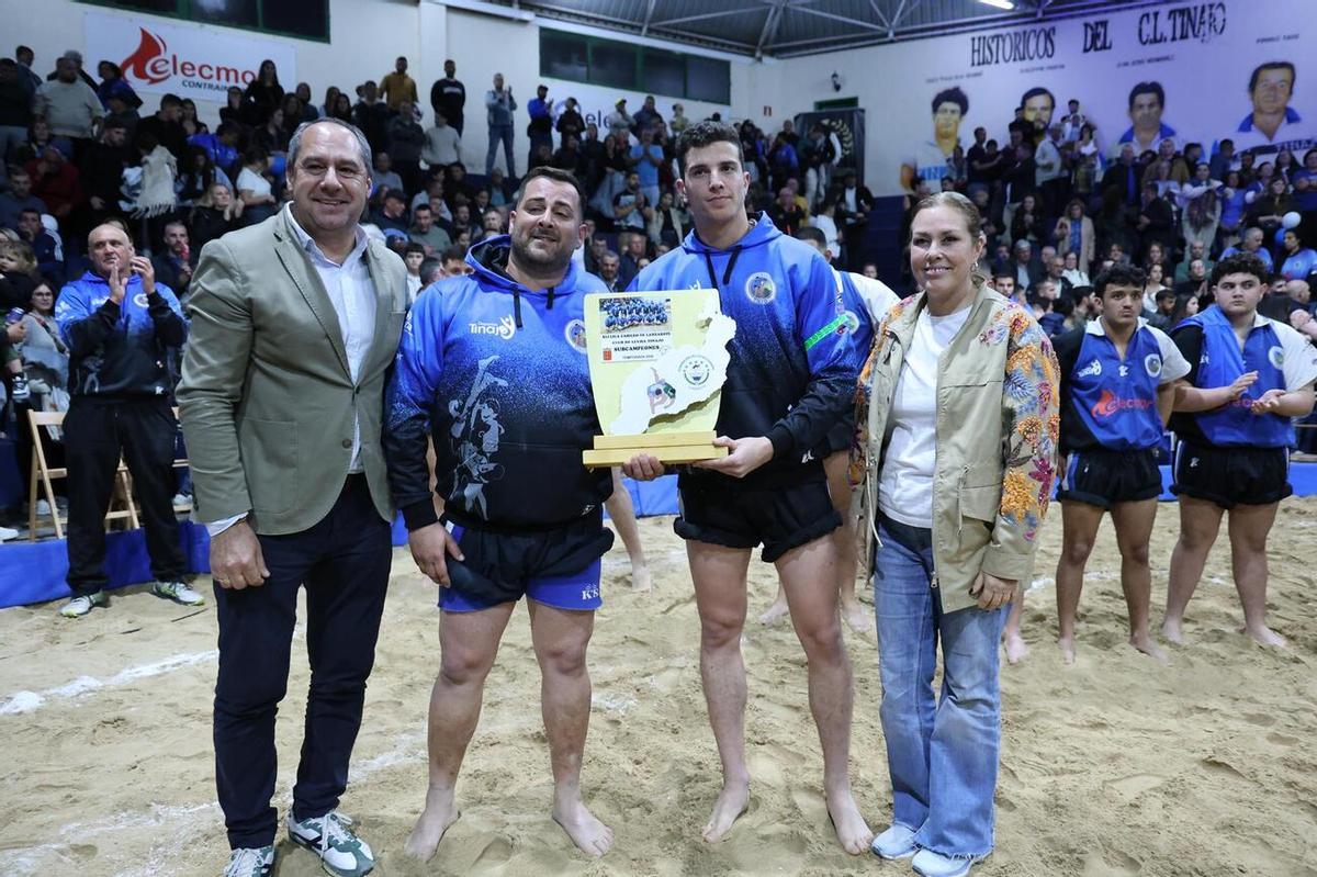 El Club Lucha San Bartolomé vence al Club Lucha Tinajo en la final de la Liga Senior en Lanzarote