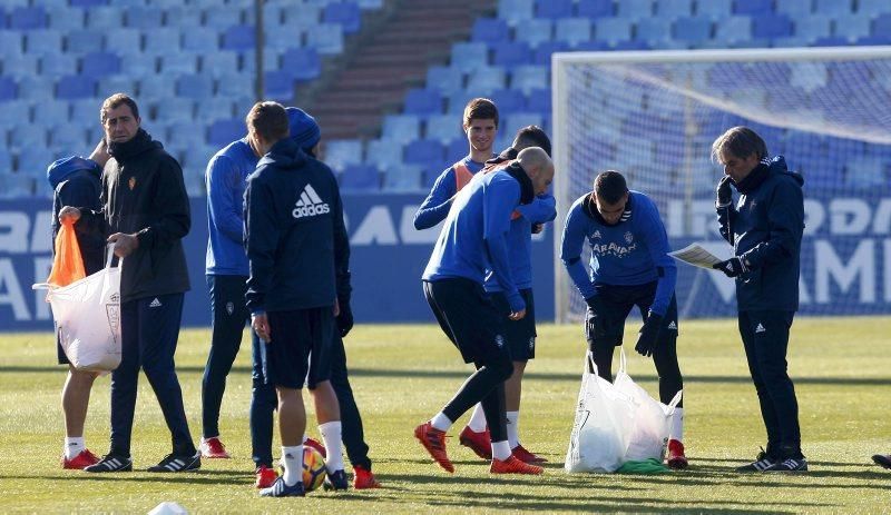 Entrenamiento a puerta abierta del Real Zaragoza en La Romareda