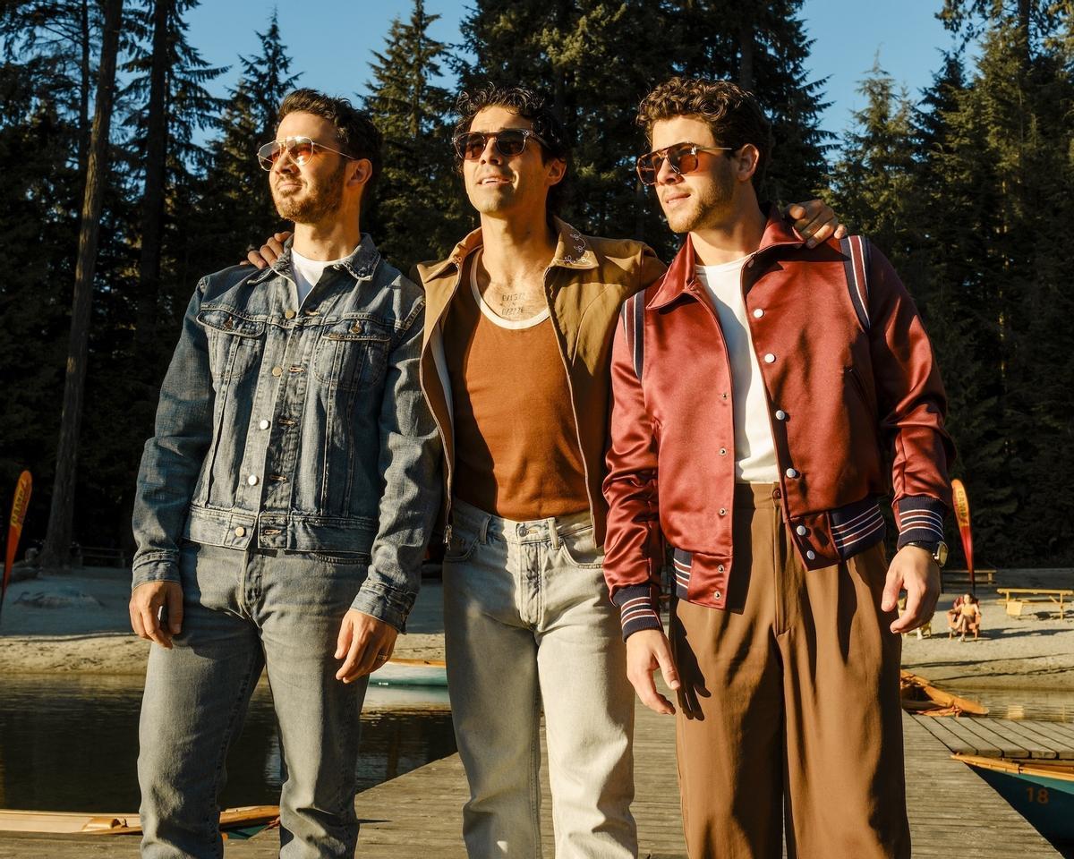 Un fotograma de 'Camp Rock 3' con los Jonas Brothers