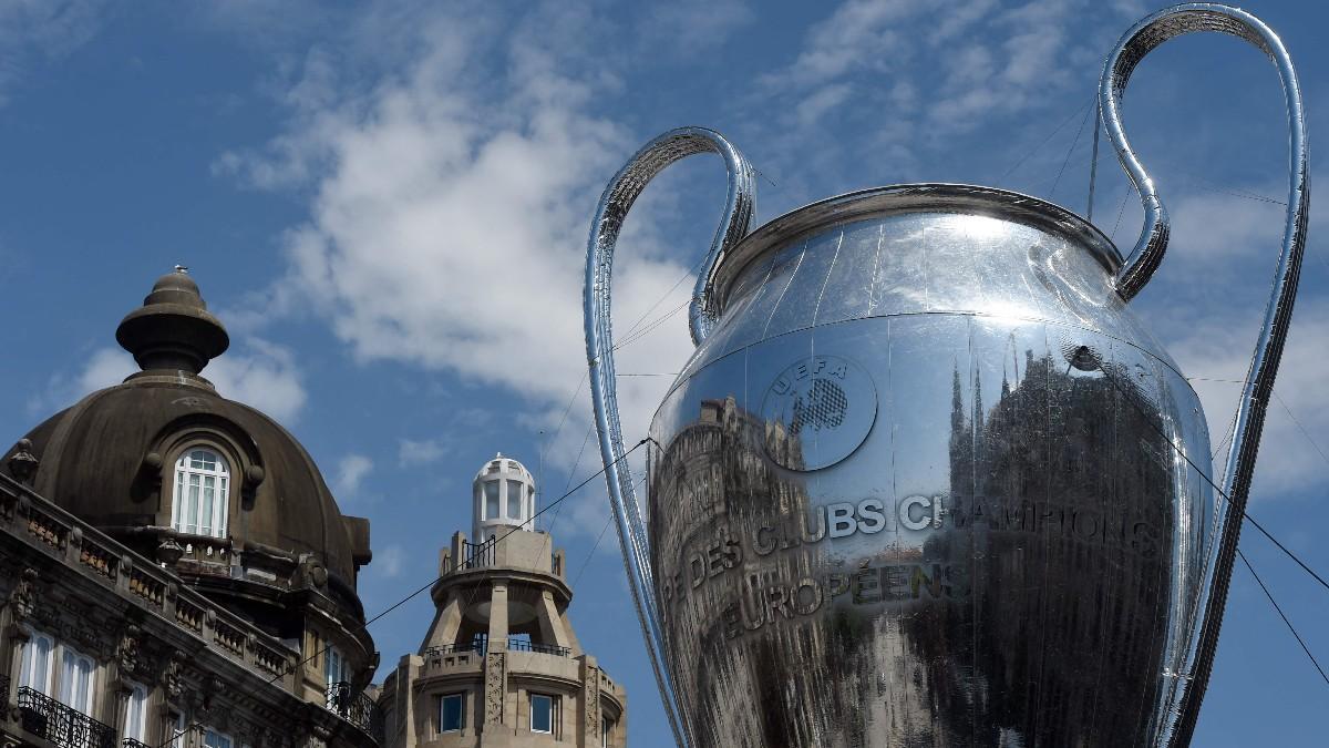 Miles de hinchas del Manchester City se concentran en la fanzone de Oporto antes de la final de Champions