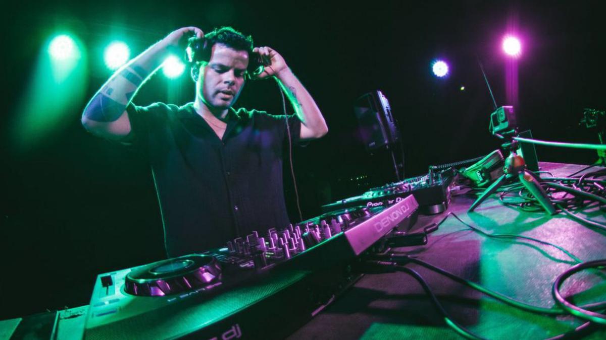 El DJ zamorano 'Sowel' durante una de sus sesiones