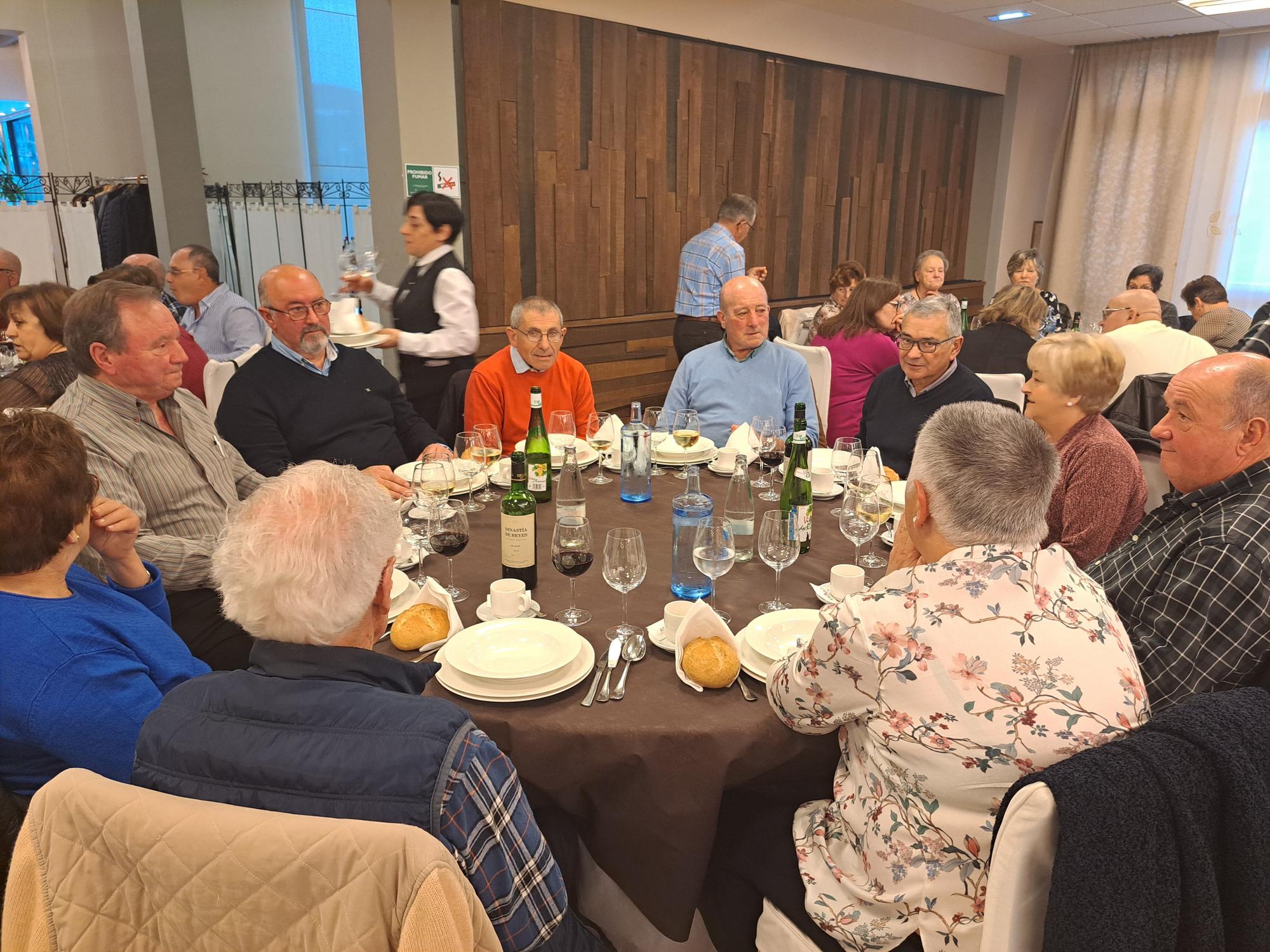 Comida pensionistas de Nava