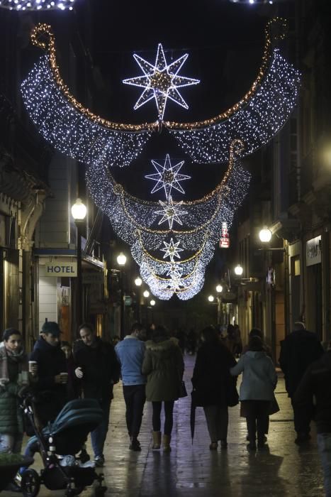 Avilés enciende sus luces de Navidad.