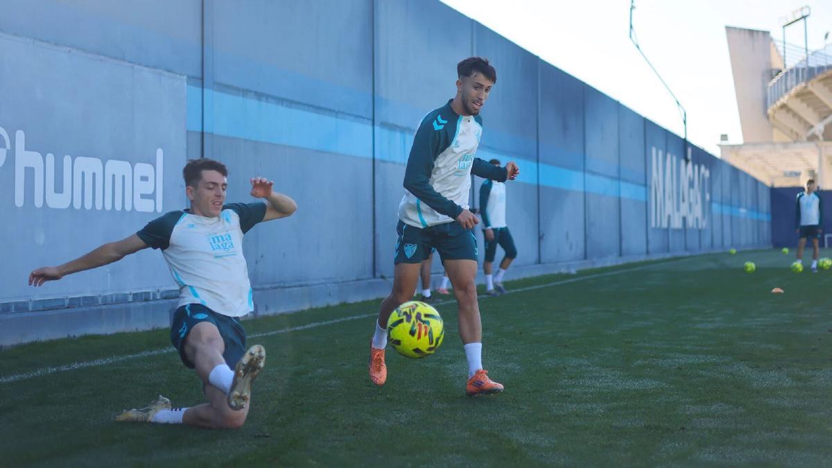 Gabilondo y Larrubia, en el entrenamiento del Málaga CF de este martes.