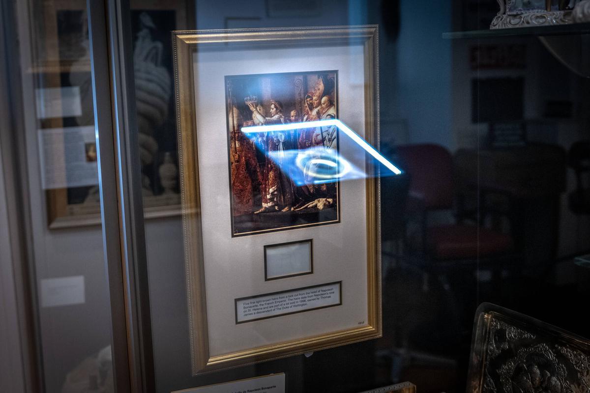 barcelona 24/04/2025 Gente. Entrevista Carol PagÃ¨s en el Museu de la peluquerÃ­a Raffel PagÃ¨s, con motivo del prÃ³ximo centenario del gran peluquero catalÃ¡n. Entrevista y recorrido por las piezas mÃ¡s icÃ³nicas de su museo. AUTOR: JORDI OTIX